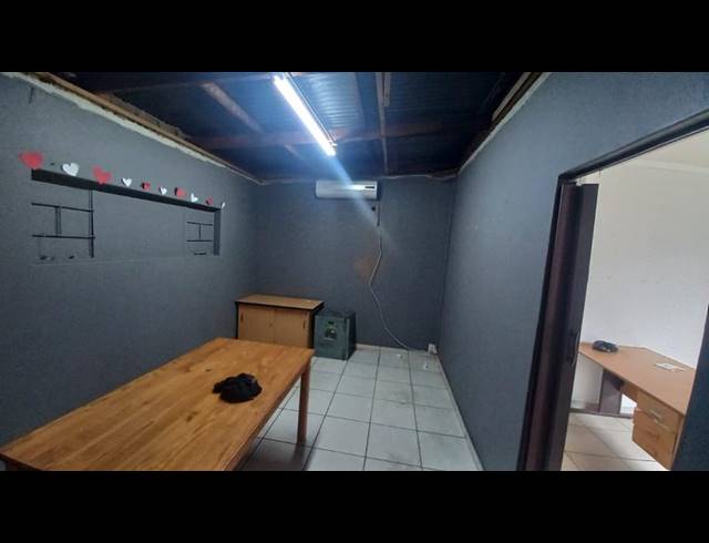 BUSINESS PROPERTY TO RENT IN CLAREMONT
